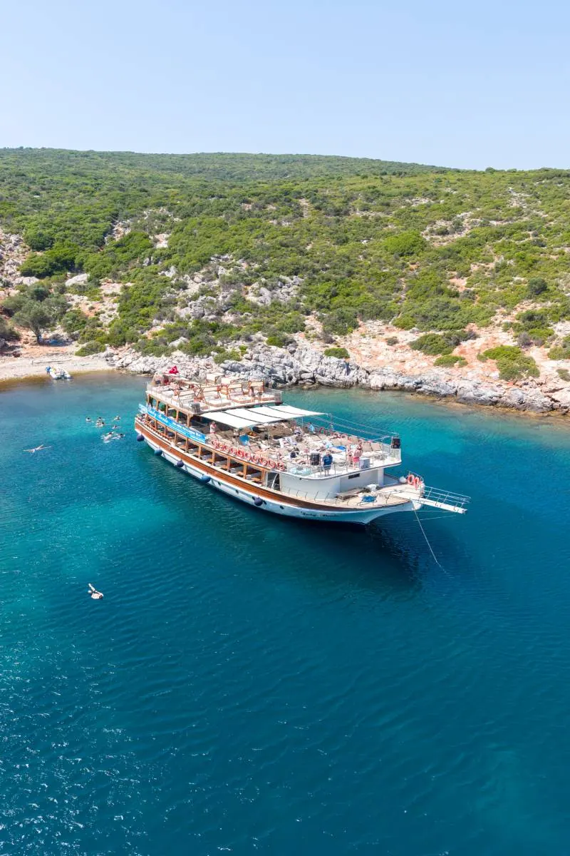 Lady Bente wooden boat anchored in a bay